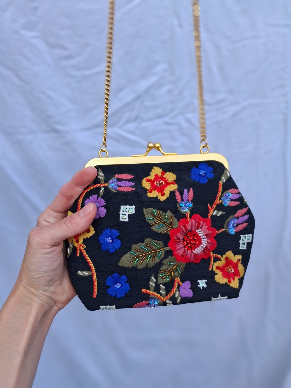 Rare Vintage Marc Avane Embroidered Floral Clasp Crossbody Bag Purse Black Cute